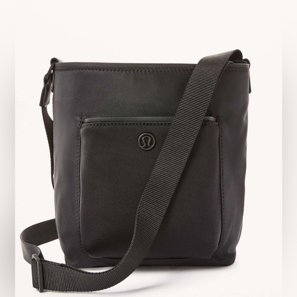 Lululemon • All Set Mini Bucket
Black - Picture 5 of 9